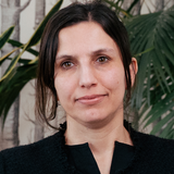 Portret van Dr. Deniz Aydemir-Döke